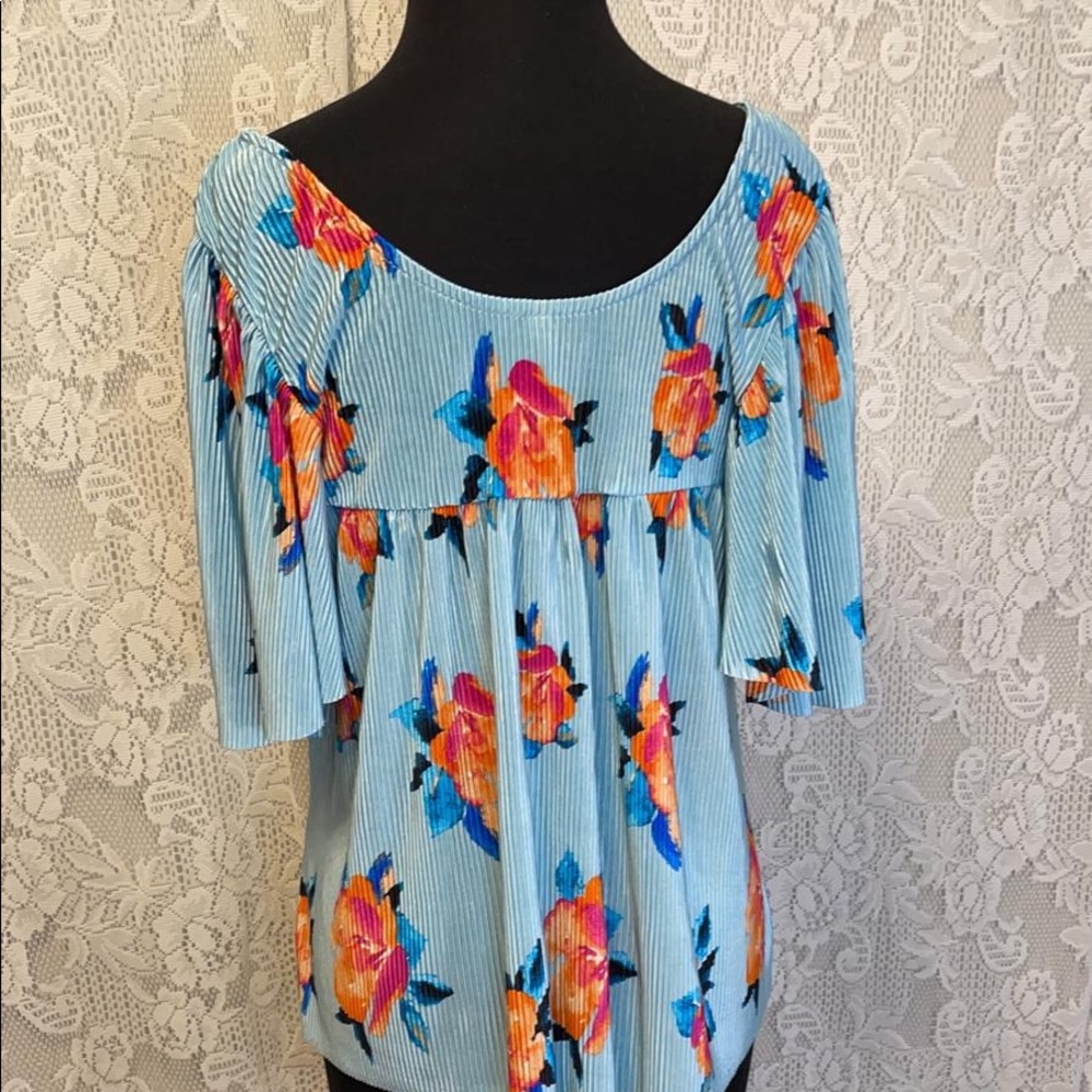 M Lapis Short Sleeve Floral Top